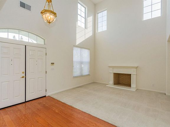 4th image of 2699 E Shea Dr
