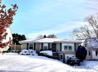 1050 Lockridge Dr NE, Grand Rapids, MI
