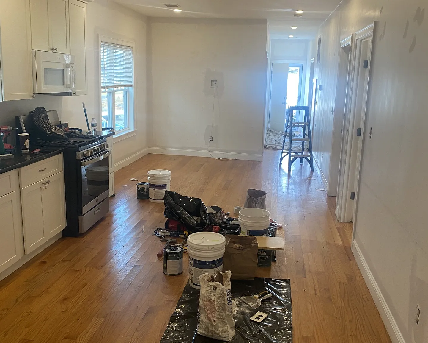 3 bed, 1200 sqft, $3,400 — Photo 2