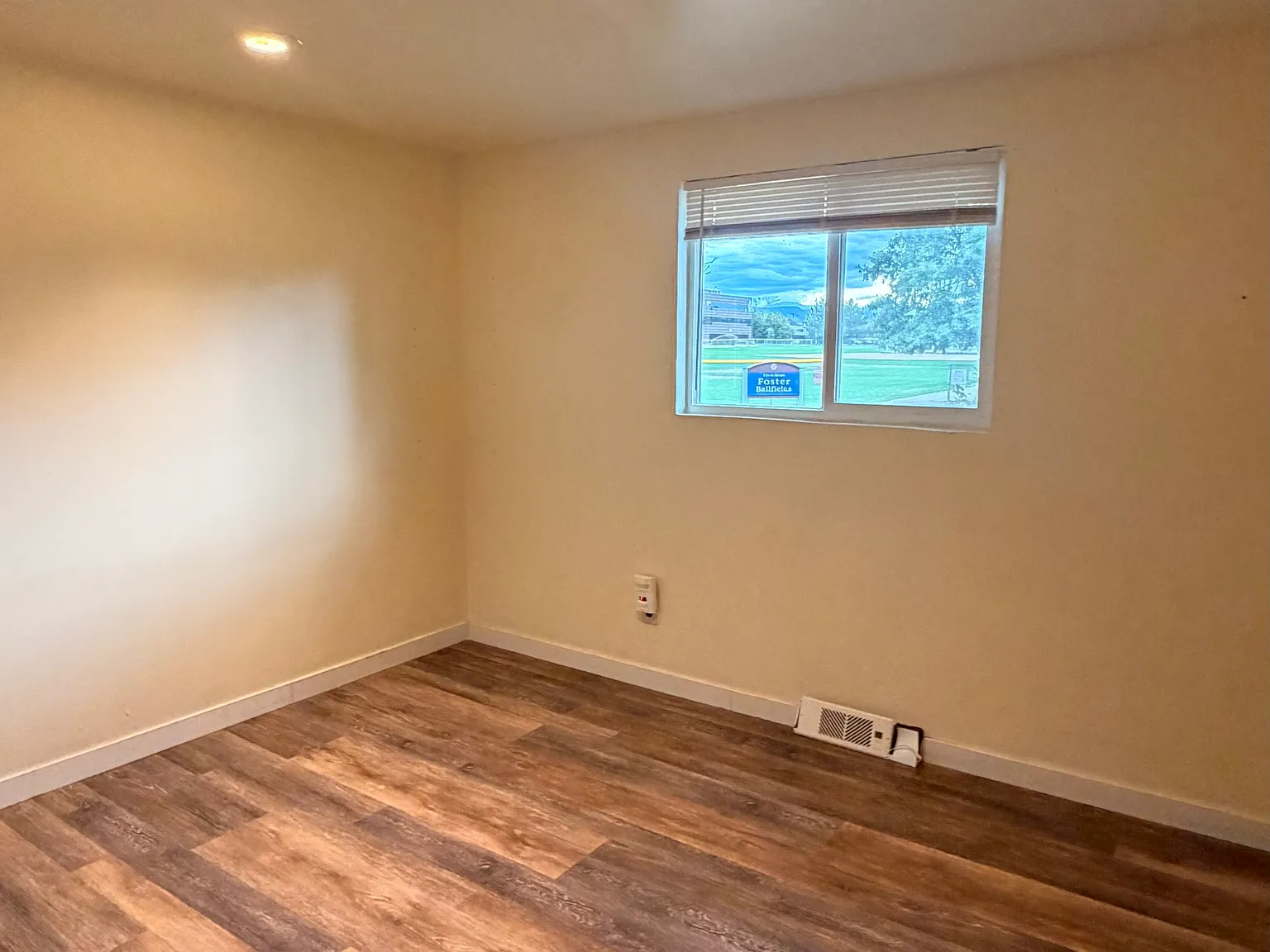 3 bed, 1000 sqft, $2,000 — Photo 4