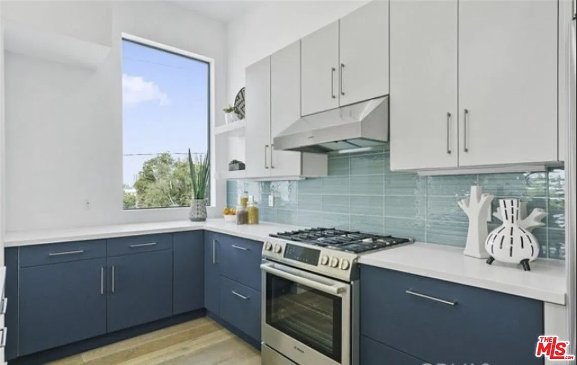 3 bed, 4.0 bath, 1972 sqft, $6,200 — Photo 4