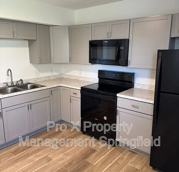 615 E Bain St — Photo 2