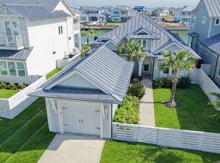 150 Foxtail Ln, Rockport, TX 78382