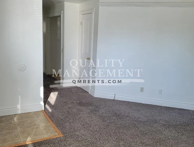 624 W Dewey Ave — Photo 7