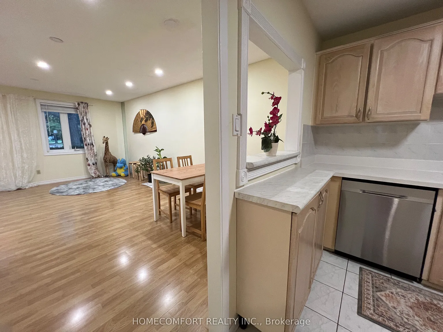 4 bed, $2,750 — Photo 4