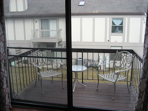 5th image of 913 Ashbury Ave #913