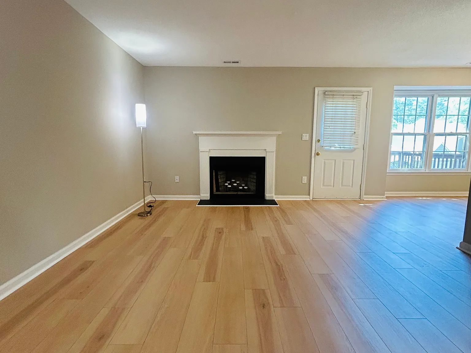 3 bed, 2.5 bath, 1520 sqft, $2,050 — Photo 4