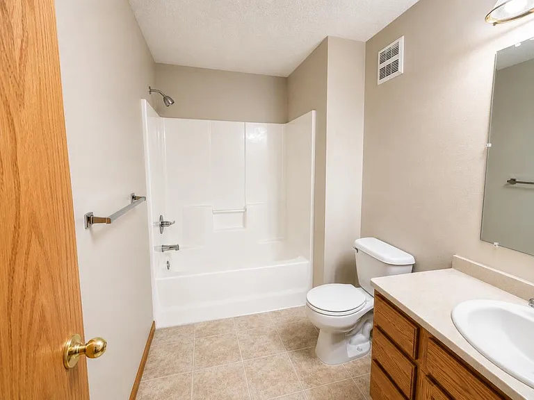 4540 McKenzie Dr SE #4 — Photo 9