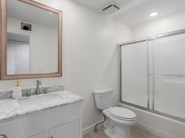 11212 Nieman Rd APT 202, Overland Park, KS 66210