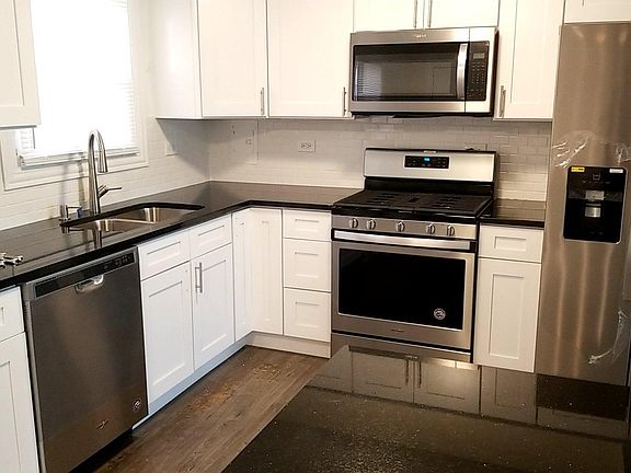 4th image of 3035 W Montrose Ave #2