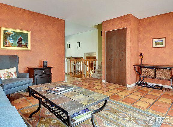 5th image of 565 Fireside St