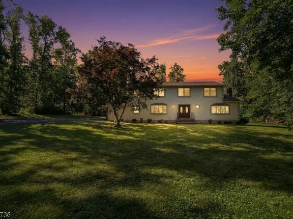 6 King Arthurs Ct, Edison Twp., NJ 08820
