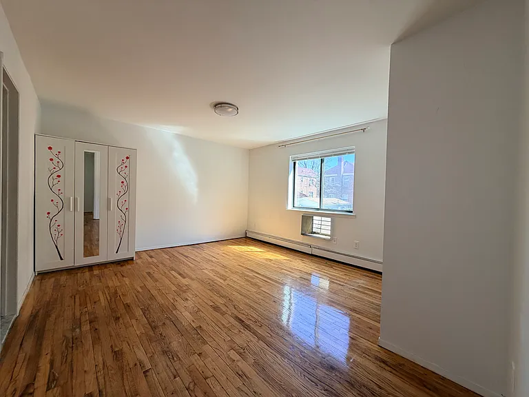 4135 159th St #2 — Photo 3
