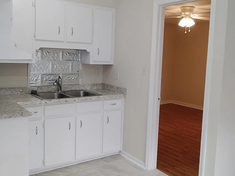 1610 Bryn Mawr Ave — Photo 3