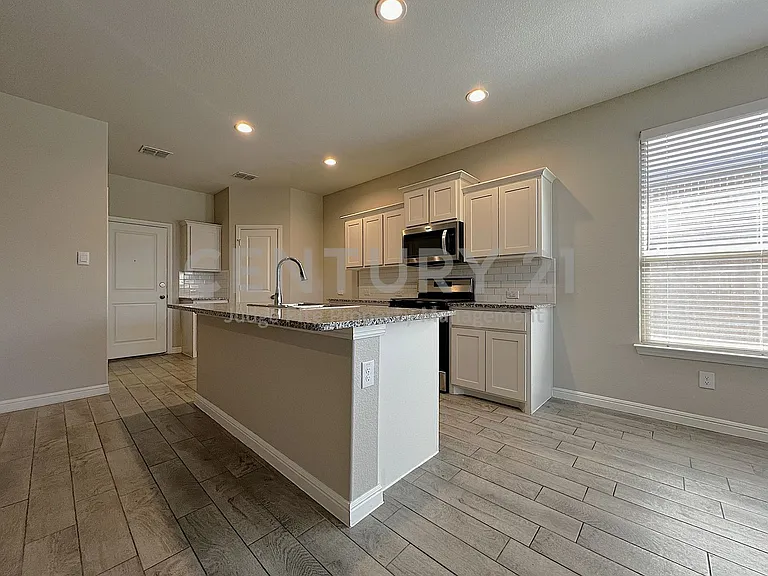 108 Birch Forest Ln — Photo 4