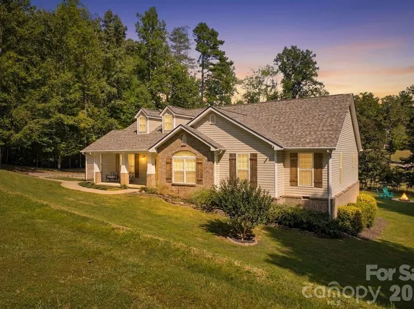 2055 Piper Ridge Dr, Lenoir, NC 28645