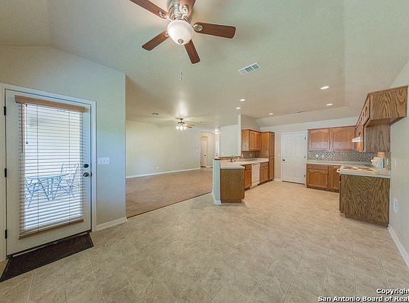 4th image of 2209 Bentwood Dr