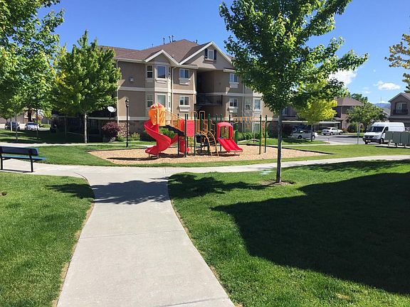 2nd image of 3835 S Kingsbury Ln APT A4