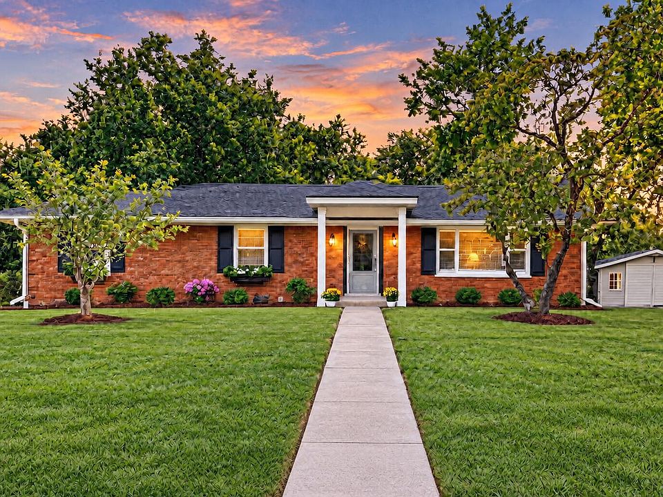 1st image of 3272 Saxon Dr