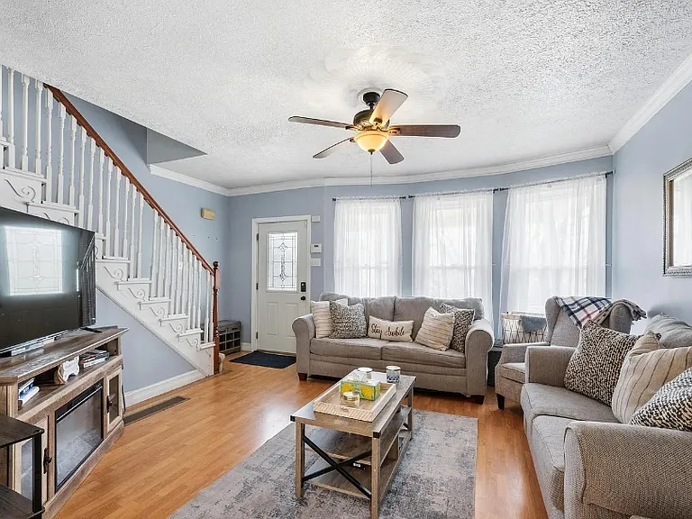 1507 Pine St — Photo 3