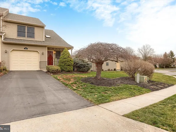 1475 Maplewood Dr, New Cumberland, PA 17070