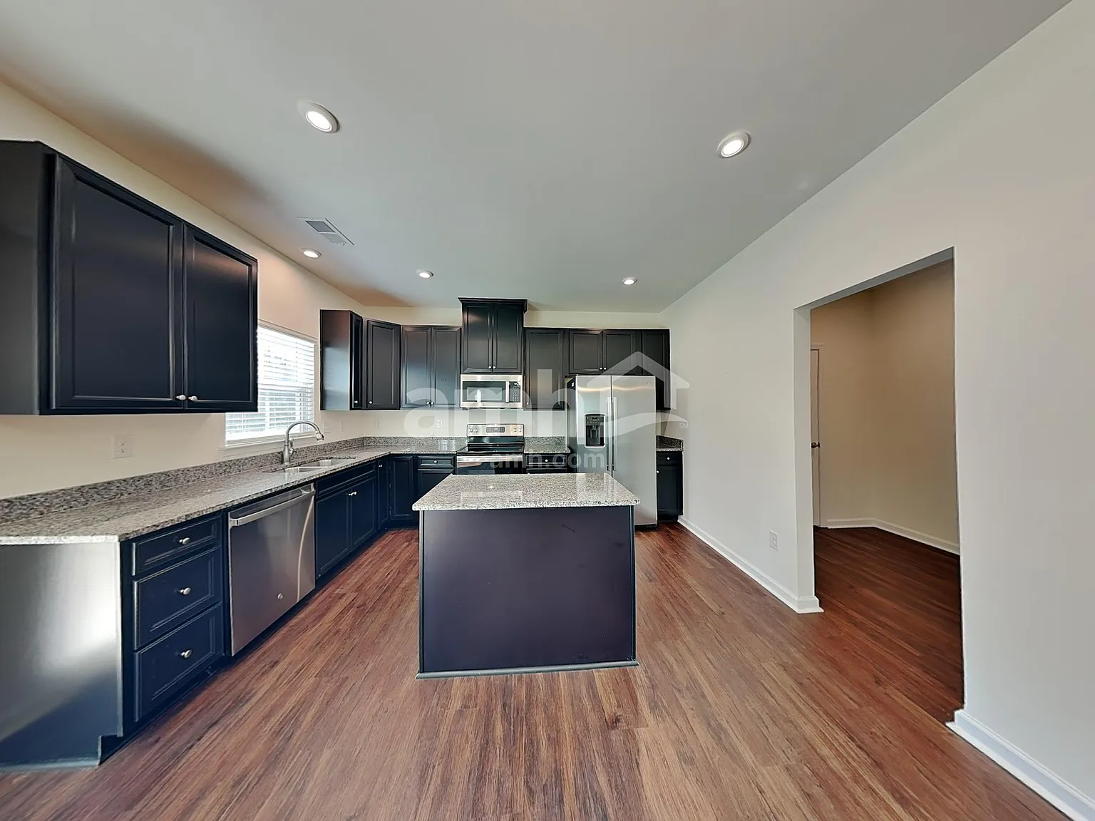 4 bed, 2.5 bath, 2539 sqft, $2,505 — Photo 3