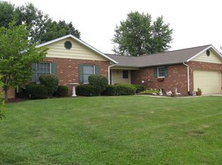 151 Pineywoods Dr, Swansea, IL