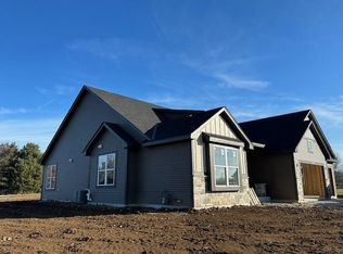 N91W27560 Hampton Ct, Pewaukee, WI 53072