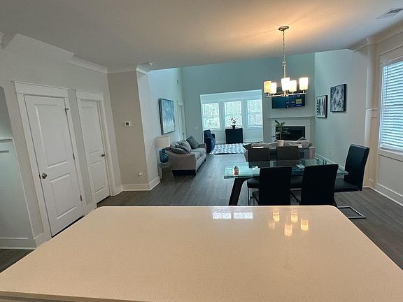 5th image of 17 Mangrove St