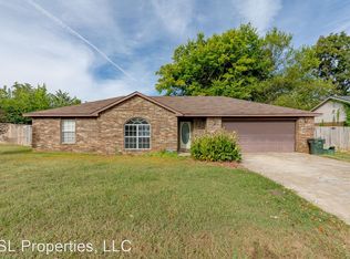 1389 N Pine Creek Dr, Fayetteville, AR 72704