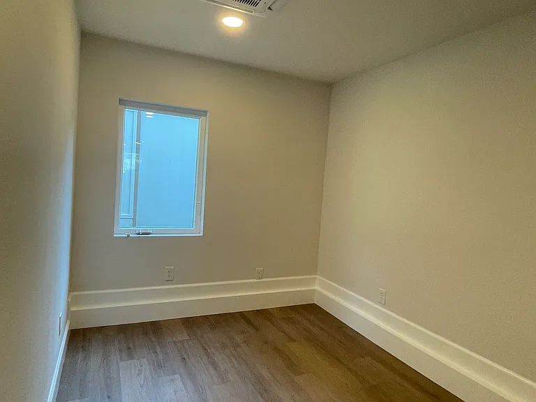 7606 Twin Oaks Ave — Photo 8