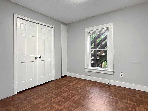 4th image of 92 2nd St Floor 1