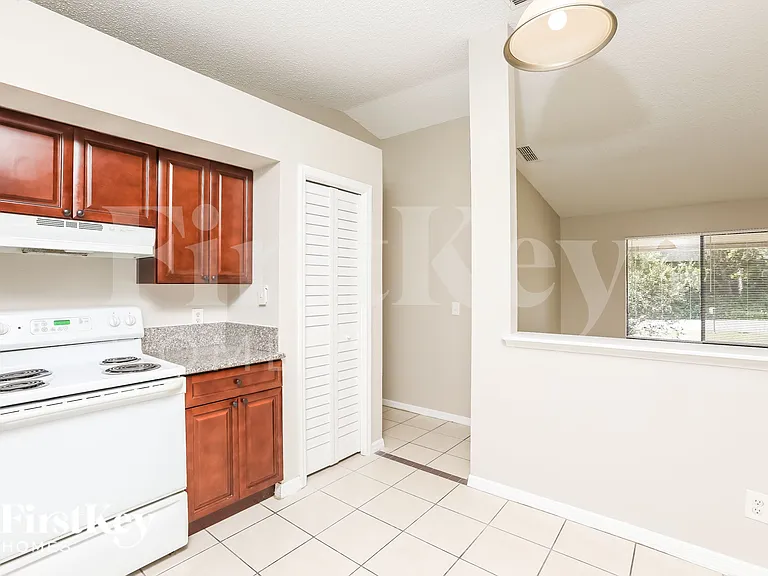 2084 Everest St — Photo 7