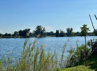 960 Crystal Lake Dr APT 212C, Pompano Beach, FL 33064