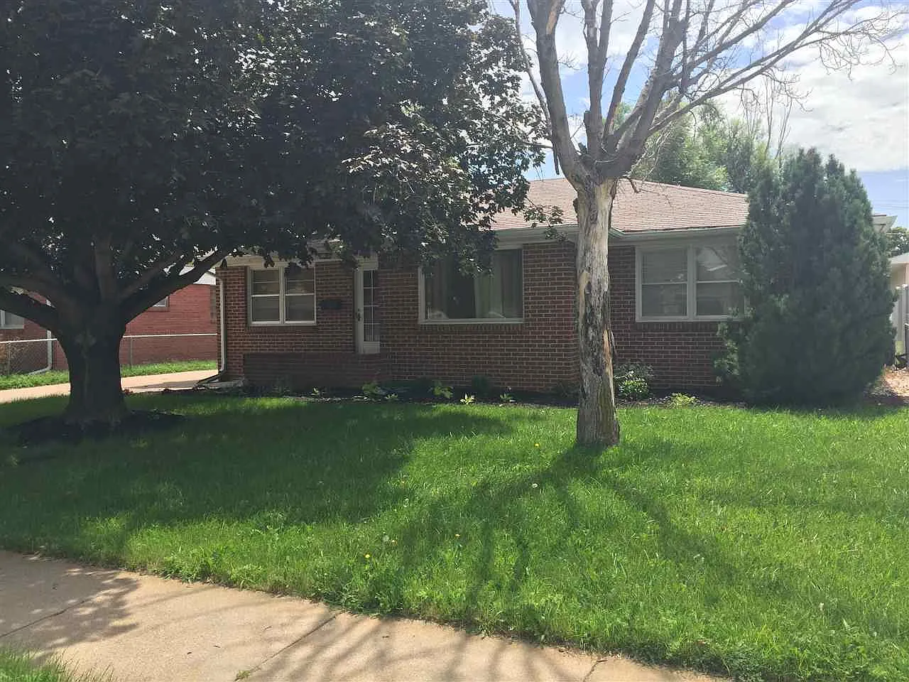 3 bed, 1331 sqft, $1,400 — Photo 2