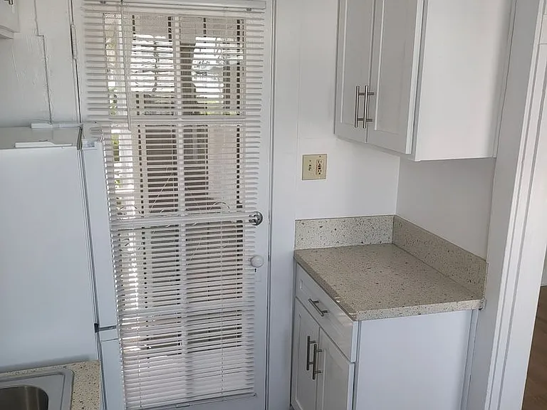 1724 E 4th ST — Photo 14