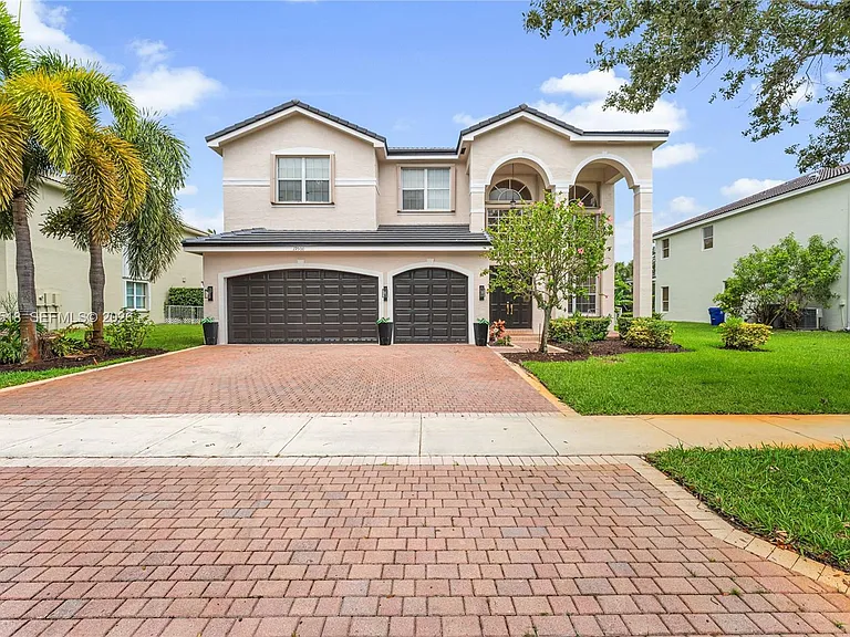 19500 SW 39th Ct — Photo 3