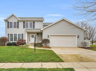 705 Jeffery Dr, Mahomet, IL
