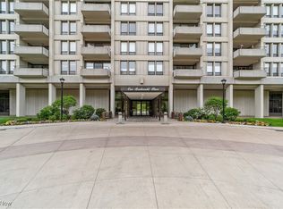 1 Bratenahl Pl APT 1002, Cleveland, OH