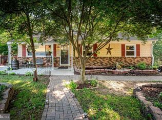 902 Oakdale Cir, Millersville, MD 21108