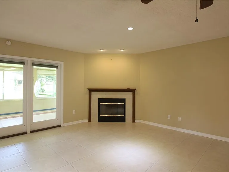 1311 Glenview Ln — Photo 5
