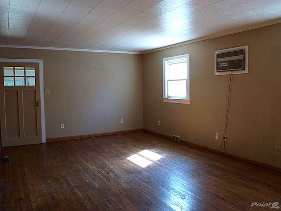 04 LIVING ROOM