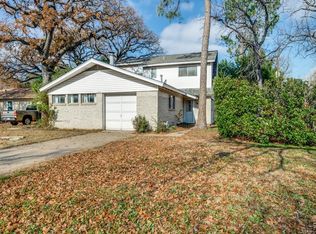 1701 Chip N Dale Dr, Arlington, TX 76012