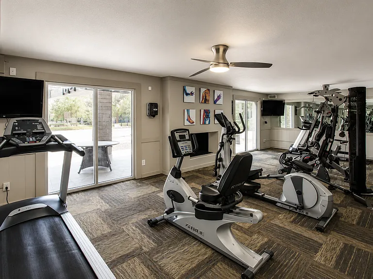 Lenexa Crossing Apartments — Photo 20
