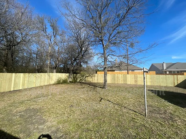 701 S Valentine Dr — Photo 21