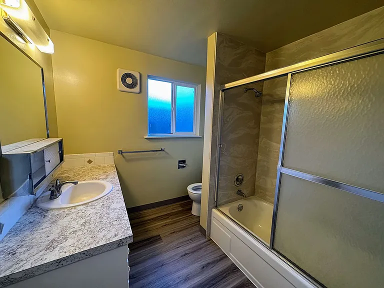 2557 Cheryl St — Photo 10