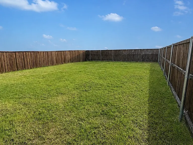 3120 Lucia Way — Photo 23