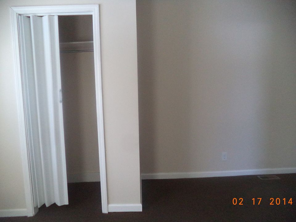 2nd image of 448 Ames St APT 1