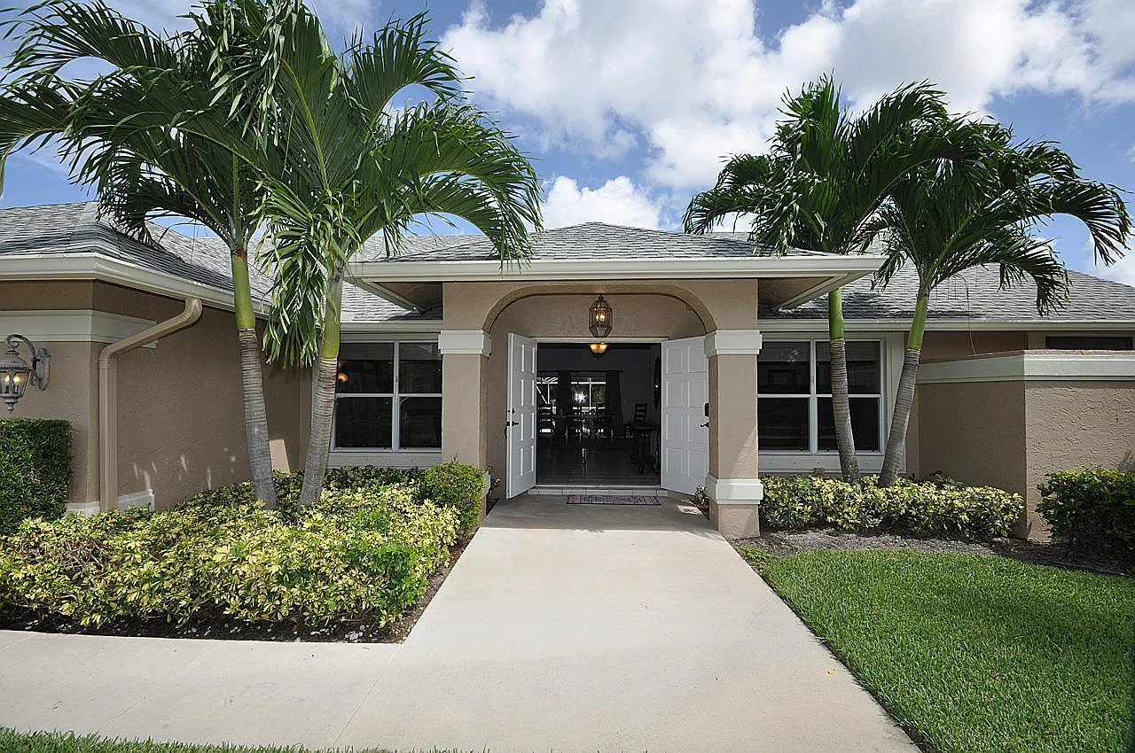 4 bed, 2.0 bath, 2490 sqft, $8,500 — Photo 2