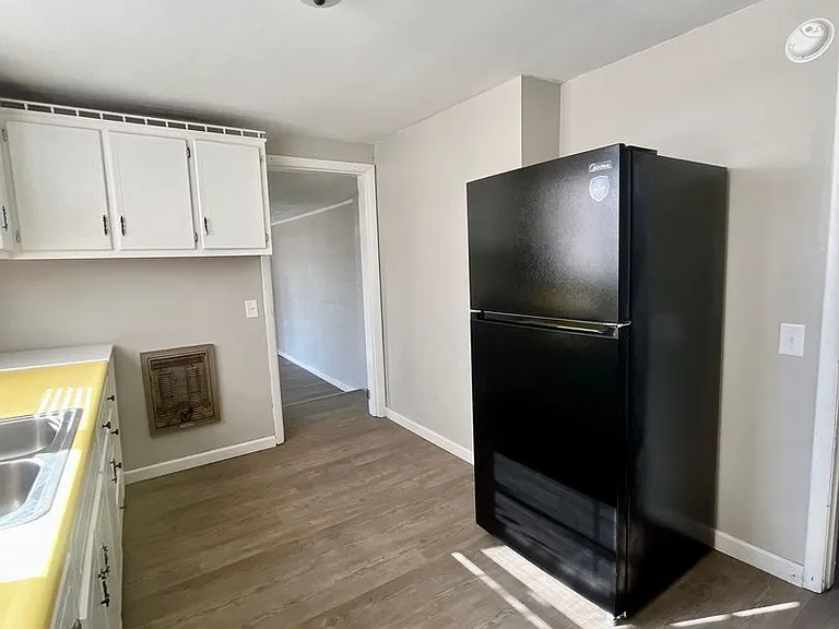 902 Adams St — Photo 9
